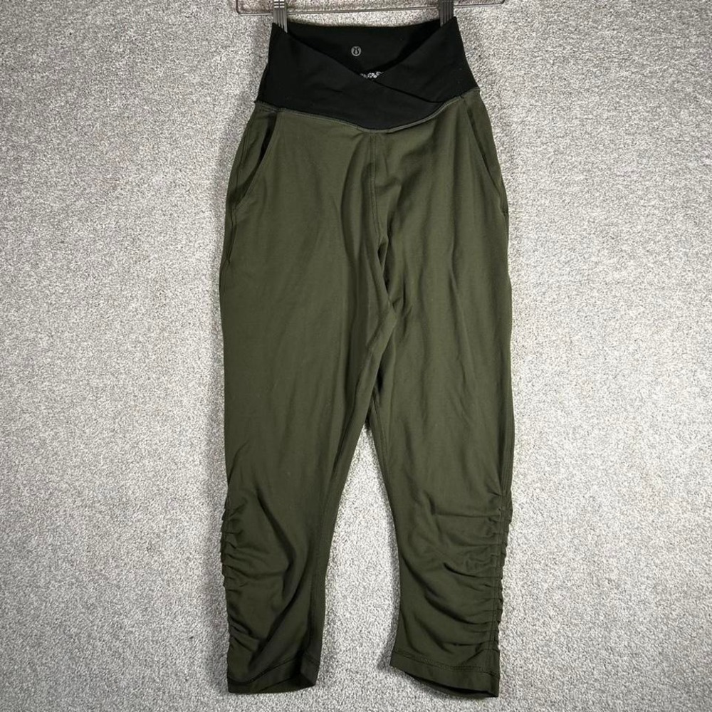 Women's Lululemon Sunset Salutation cropped scrunched olive green leggings